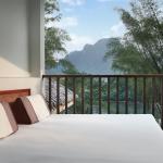 Yulong River Deluxe River view Suite