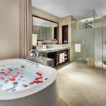 Yulong River Deluxe River view Suite